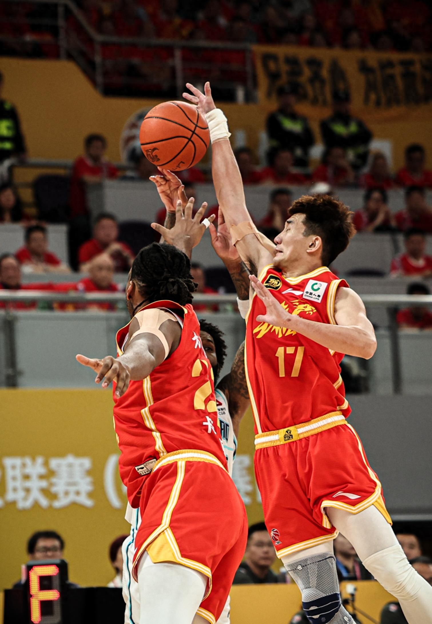 窗口期浙江稠州备战CBA季后赛;篮板制胜细节曝光;质疑声仍在;赛程密集仍需轮换 窗口期浙江稠州备战CBA季后赛;篮板制胜细节曝光;质疑声仍在;赛程密集仍需轮换