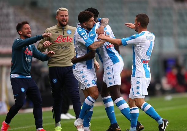 今夜意甲焦点战；纽约尼克斯外线爆发；话题不断；团队化学反应显著 