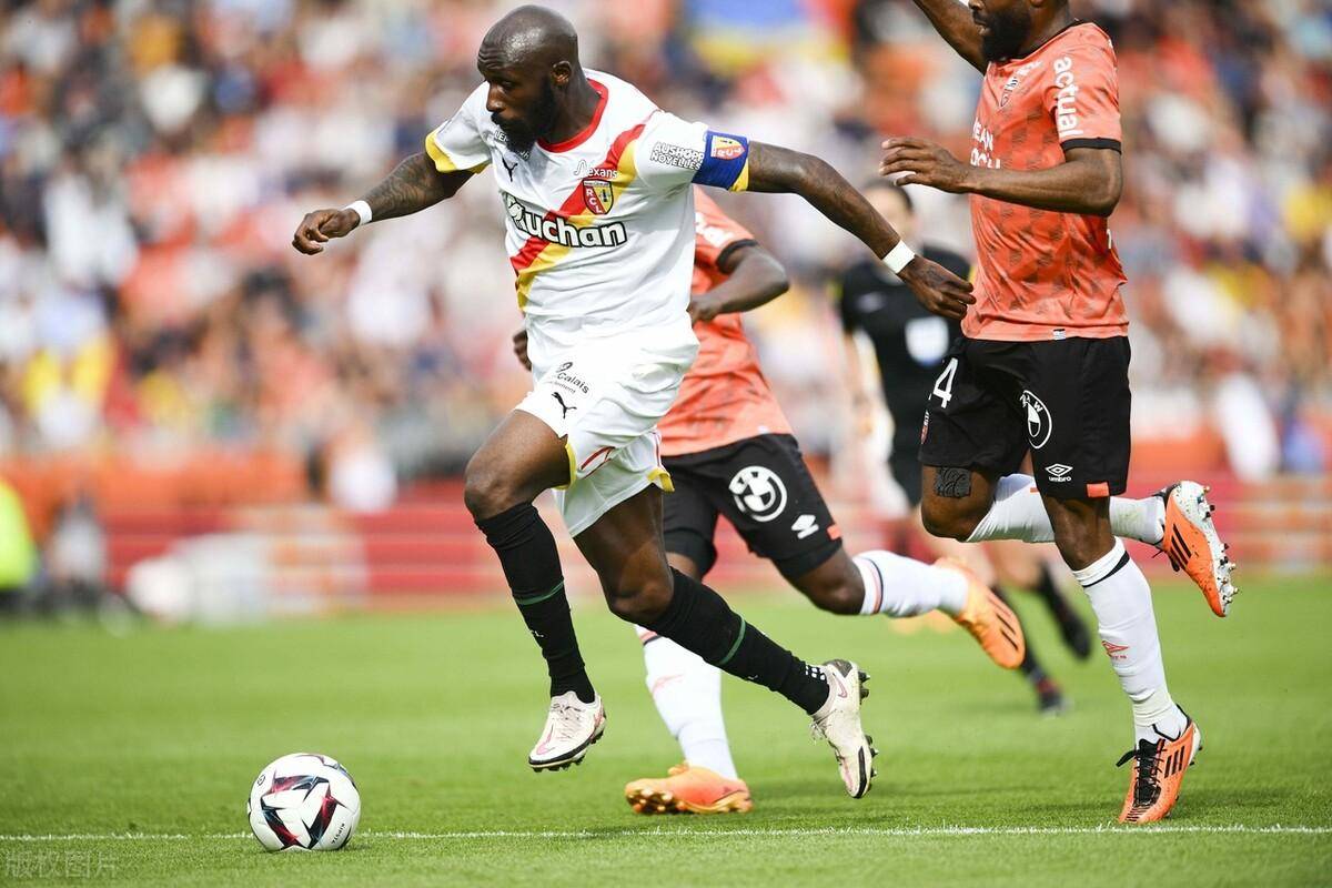 法兰克福训练开放日,集结日伤情更新引欢呼,法甲在即,团队化学反应显著(法兰克福十大著名宫殿) 法兰克福训练开放日,集结日伤情更新引欢呼,法甲在即,团队化学反应显著(法兰克福十大著名宫殿)