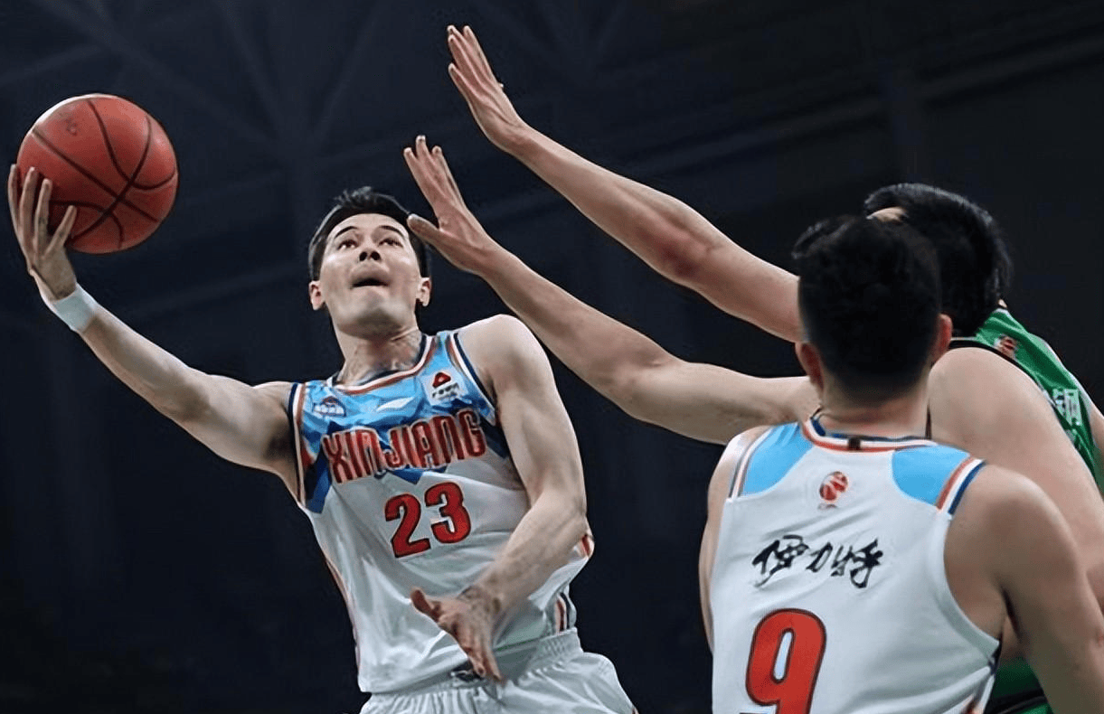 包含新疆广汇训练开放日，赛前造点机会引欢呼，CBA季后赛在即，纪律约束更严格的词条