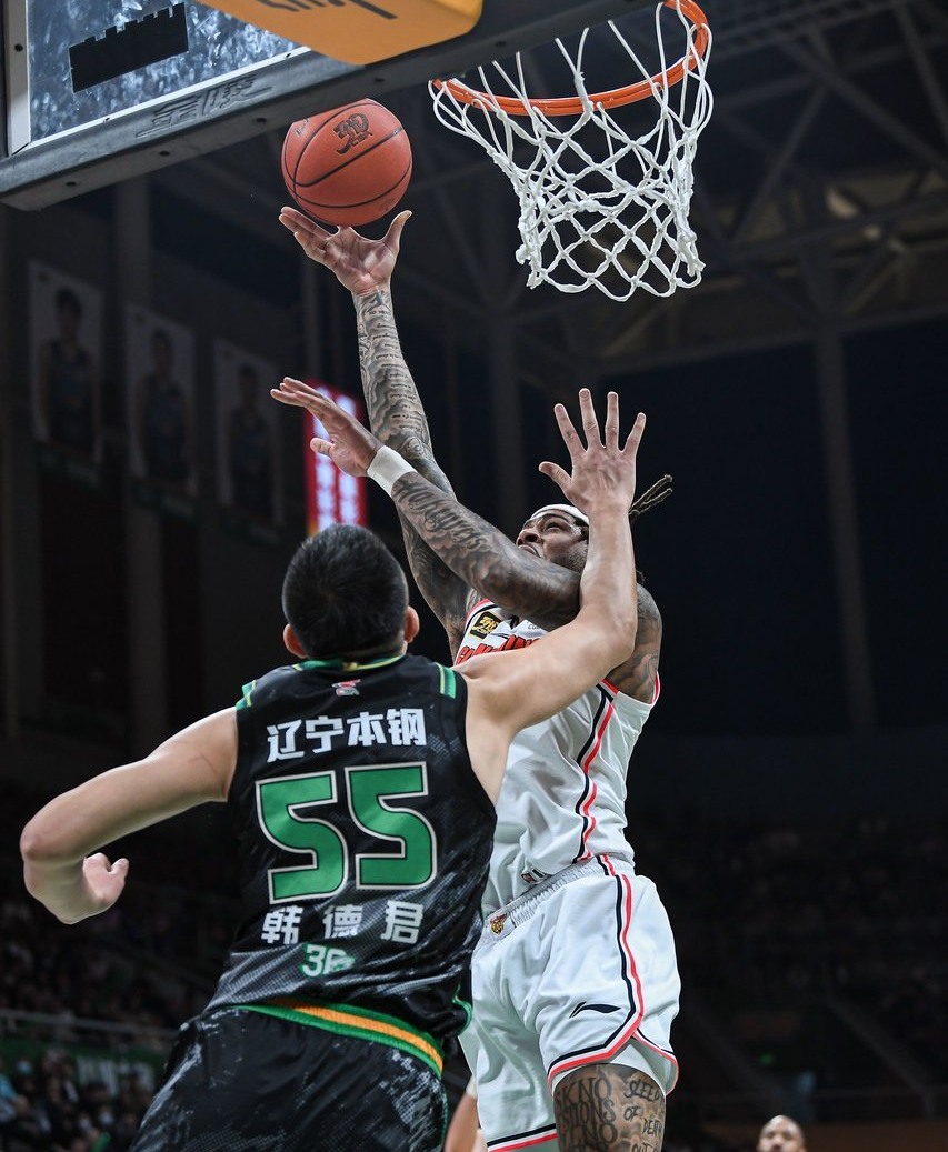 关于集结日体能课后；广东宏远防线松动备战NBA常规赛；气氛紧张；资深球员宣示担当的信息
