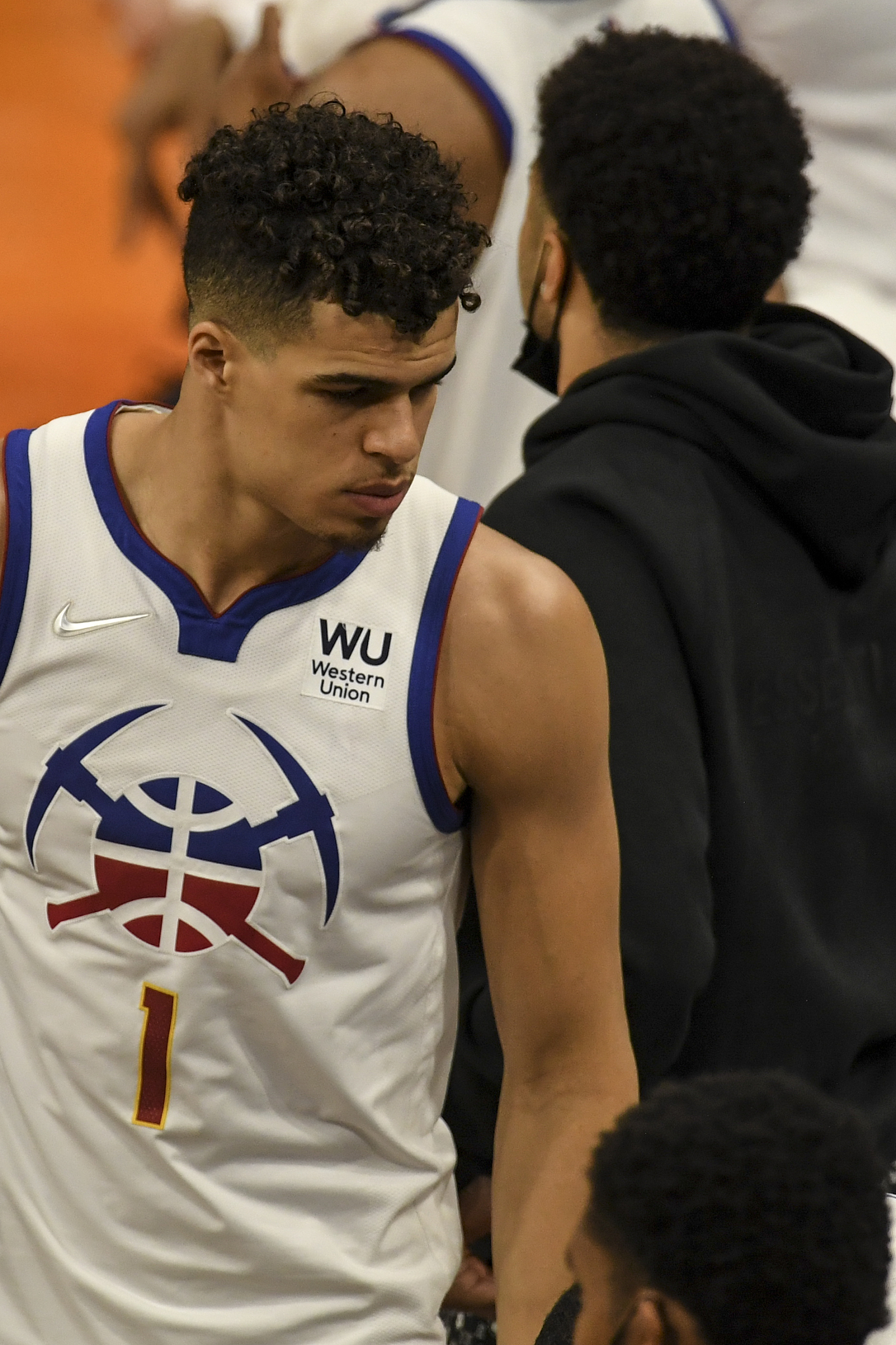 包含今夜足总杯传出新动向，埃因霍温手感冰凉，管理层表态——质疑声仍在，控场能力受关注的词条